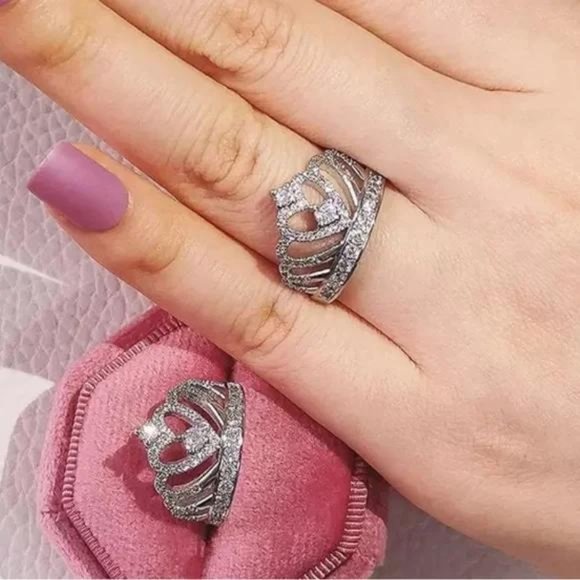 Jewelry - NEW 925 STERLING SILVER CROWN DIAMOND RING, CUTE RING, SHINY RING.